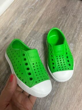 Native Shoes Green Unisex-toddler Jefferson . Toddler size 5